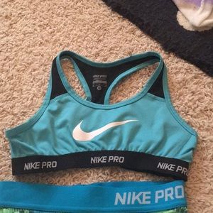 sports bra